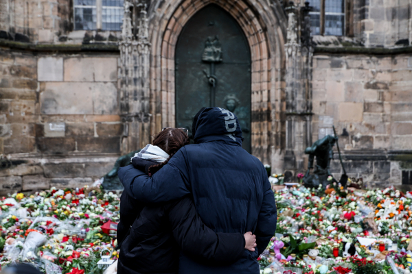Τα ερωτήματα μετά το μακελειό στο Μαγδεμβούργο: Το «μη τυπικό μοτίβο» και οι απειλές στα social media