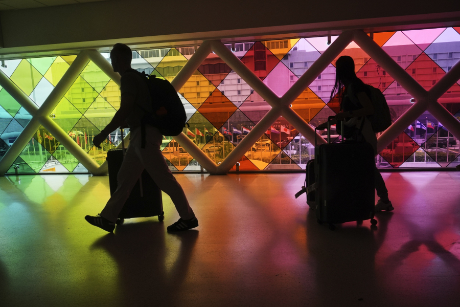 Οι Ευρωπαίοι γυρίζουν την πλάτη στις ΗΠΑ, δημοφιλή τα ταξίδια σε Εμιράτα και Ασία