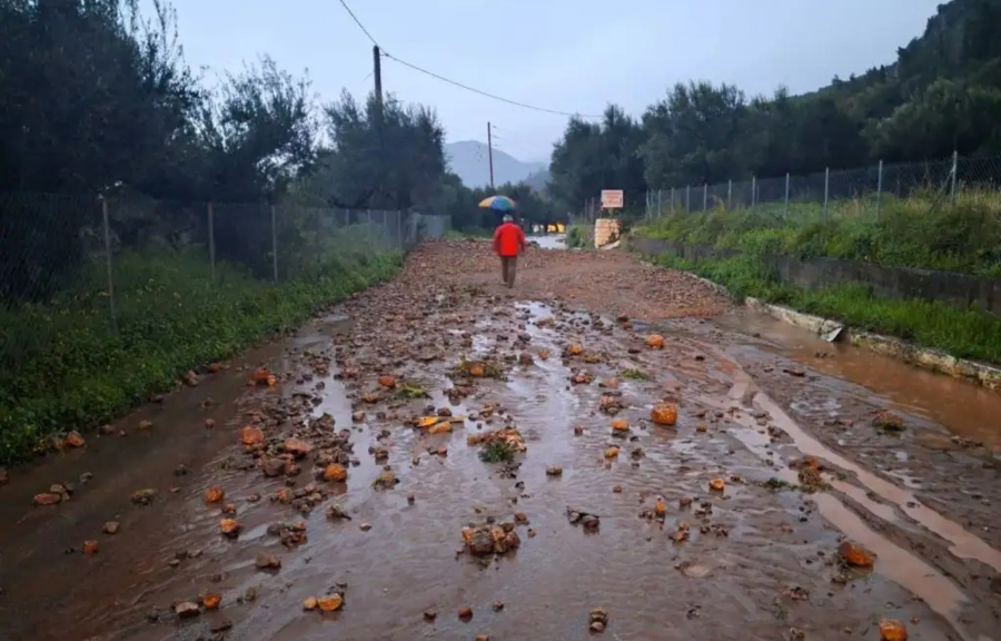 Προβλήματα από την κακοκαιρία στη Μεσσηνία: Έγινε κατολίσθηση, πλημμύρισαν δρόμοι (εικόνες)