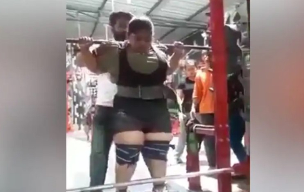 Σοκαριστικό βίντεο στην Ινδία: 17χρονη αρσιβαρίστρια σπάει τον αυχένα της σηκώνοντας 270 κιλά