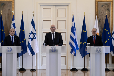 Τριμερής Ελλάδας, Κύπρου, Ισραήλ: «Η ρωσική εισβολή μάς υπενθυμίζει την πληγή του Κυπριακού», είπε ο Νίκος Δένδιας