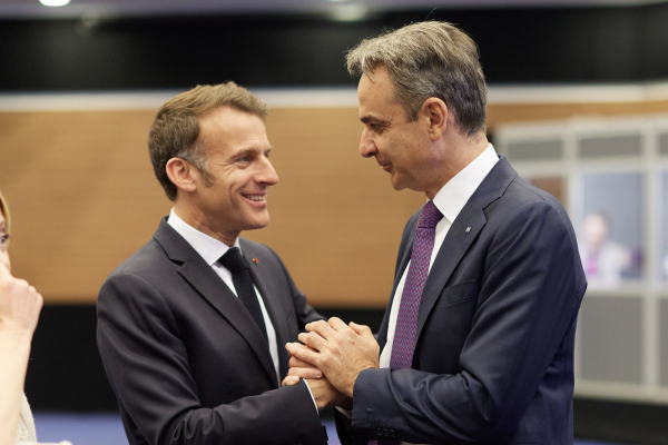 Στην Αθήνα το απόγευμα ο Μακρόν - Τι γράφουν τα γαλλικά Μέσα