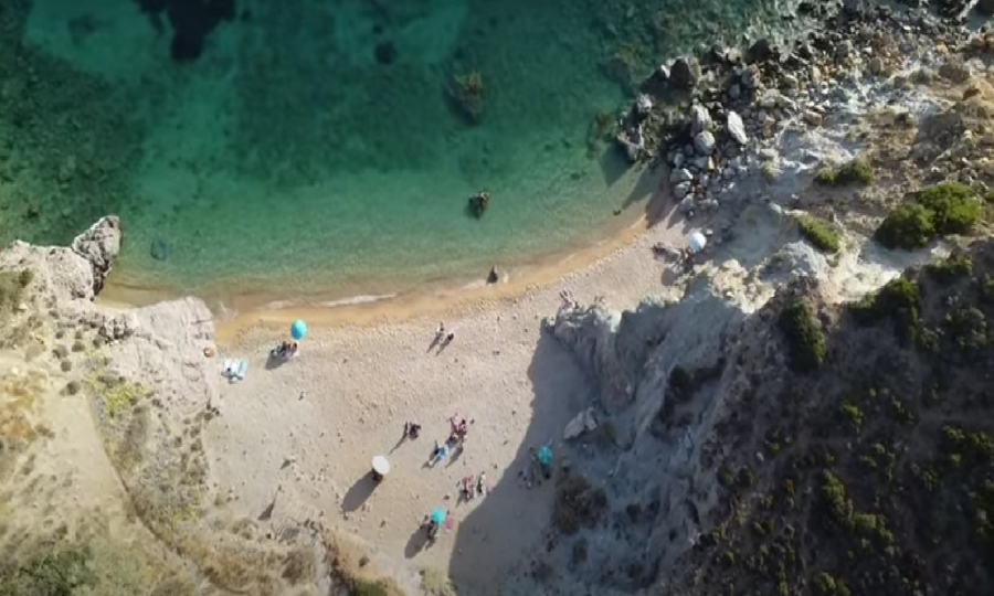 Πού θα πάτε για χαλαρό μπάνιο στην Αττική – Οι 3 καλύτερες παραλίες που θυμίζουν νησί