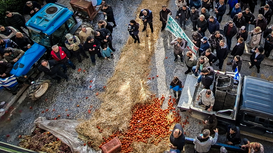 Ρήγμα στο αγροτικό μέτωπο επιχειρεί να στήσει η κυβέρνηση