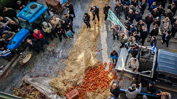Ρήγμα στο αγροτικό μέτωπο επιχειρεί να στήσει η κυβέρνηση