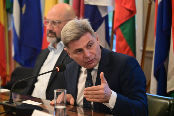 Σε τι έχει δίκιο ο Φαραντούρης