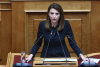 Η Νίνα Κασιμάτη διαφωνεί πως ο Δραγασάκης είναι κόσμημα