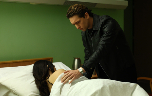 «Να μ’ αγαπάς»: Η Φωτεινή στο νοσοκομείο ξυπνάει με τον Ορφέα δίπλα της