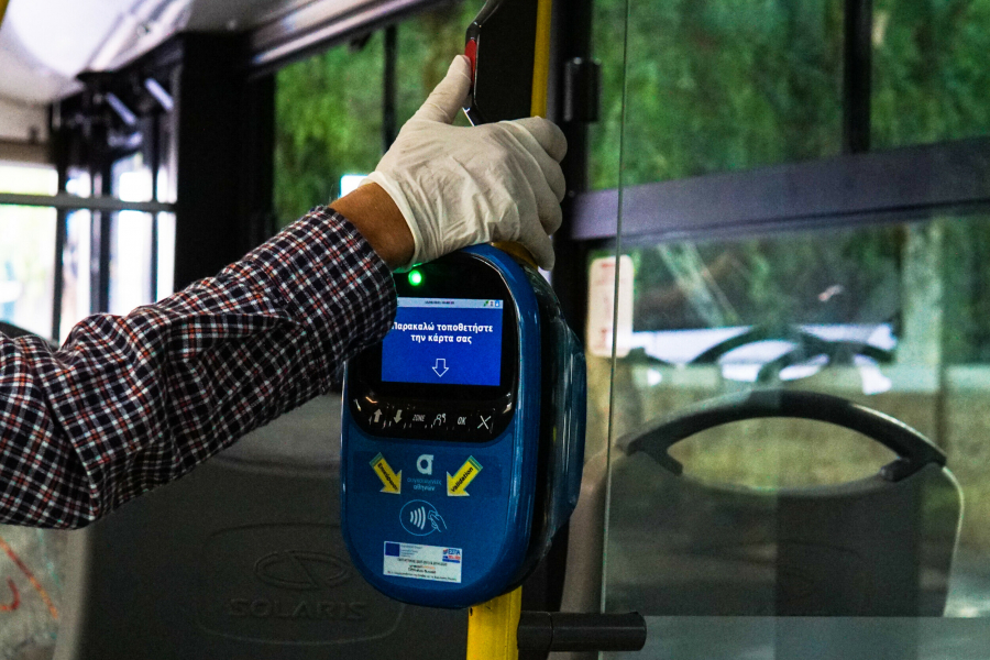 Στο τραπέζι έκπτωση εισιτηρίου στα μέσα μεταφοράς για τους τρίτεκνους