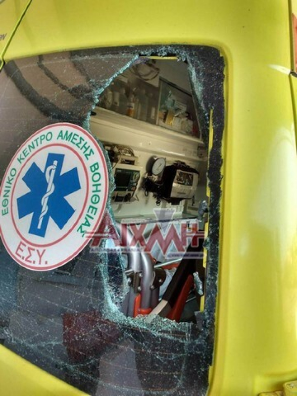 Σοκ στην Κοζάνη: Έπεσε τελικά από το μπαλκόνι άνδρας που απειλούσε να αυτοκτονήσει