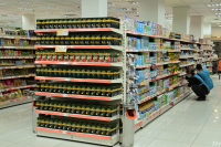 Η κρίση στη Μέση Ανατολή πιέζει τα ελληνικά νοικοκυριά - Φόβοι για νέες ανατιμήσεις στα τρόφιμα