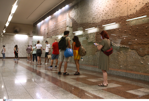 Στάση δροσιάς στο Μετρό Συντάγματος