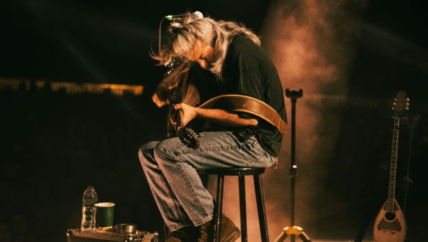 O Γιάννης Χαρούλης για δύο live στο Gazarte τον Μάρτιο