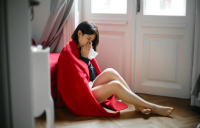 Πόσο κινδυνεύουμε από τον «άγνωστο» ιό που γεμίζει τα νοσοκομεία της Κίνας