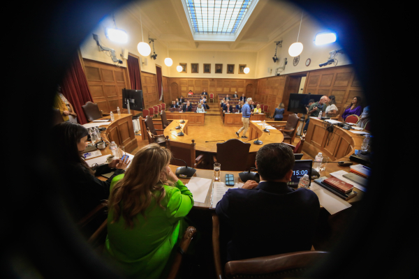 Εξεταστική για τον ΟΠΕΚΕΠΕ με... μακαρίτες στήνει η ΝΔ