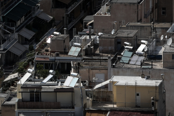 «Πράσινο φως» για τους ηλιακούς θερμοσίφωνες: Στην βουλή η τροπολογία για την επιδότηση