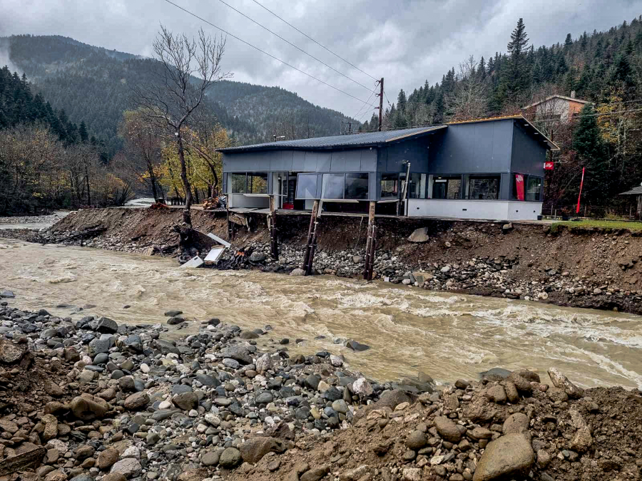 Τρίκαλα: Παραμένουν αποκλεισμένα χωριά στην περιοχή του Ασπροποτάμου λόγω της κακοκαιρίας (Εικόνες)