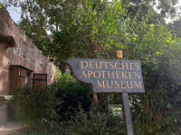 «Μαγικά φίλτρα», ξόρκια και φάρμακα σε ένα μουσείο Φαρμακευτικής