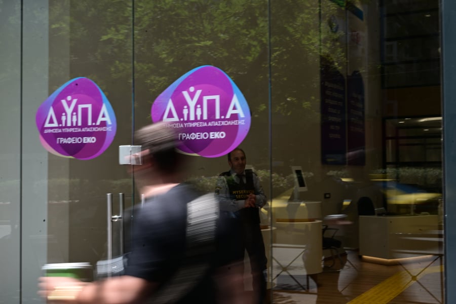 Voucher ΔΥΠΑ για ανέργους: Ξεκινούν οι αιτήσεις για 2.000 ευρώ