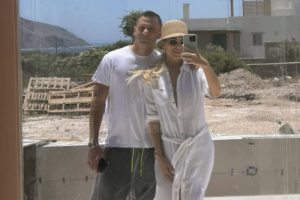 Κατερίνα Καινούργιου: Στη Νάξο με τον Παναγιώτη Κουτσουμπή (Εικόνα)