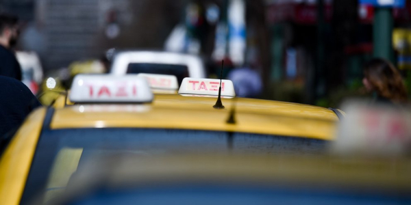 Αυτοκινητοπορεία από οδηγούς ΤΑΧΙ αυτή την ώρα στο κέντρο