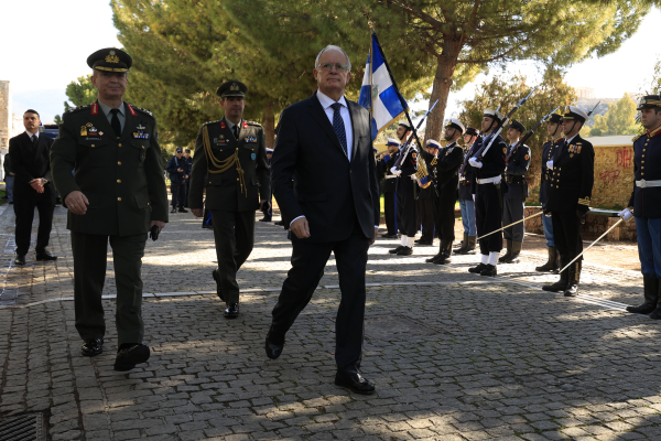 «Πρασινίζει» το Προεδρικό Μέγαρο