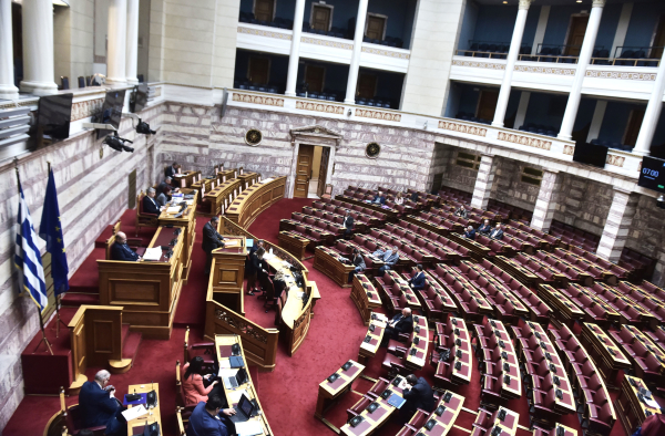 Σε δημόσια διαβούλευση το νομοσχέδιο για το γάμο ομόφυλων ζευγαριών