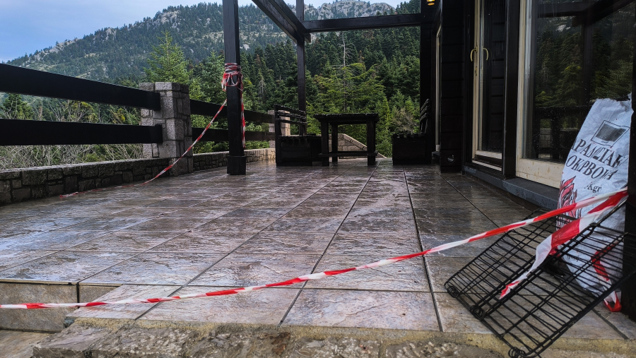 Αράχωβα: Μέσα στο καμένο Ι.Χ. βρέθηκαν τα όπλα της δολοφονίας του Λάλα - Ένα καλάσνικοφ και ένα εννιάρι πιστόλι