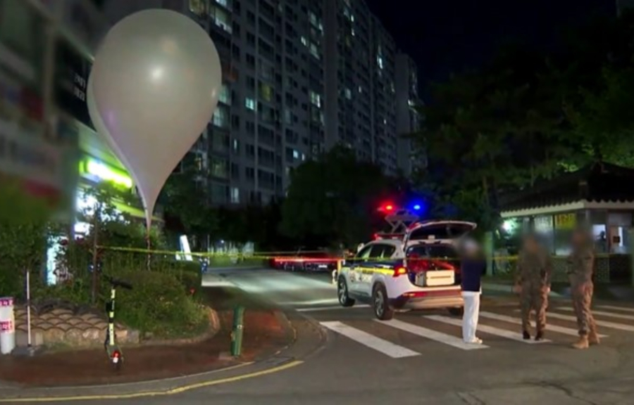 Γιατί η Βόρεια Κορέα έχει στείλει 900... βρώμικα μπαλόνια σε 5 μέρες στη Νότια Κορέα