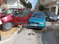 Λαμία: Σφοδρό τροχαίο σε διασταύρωση στο κέντρο της πόλης (εικόνες)