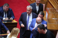 Ποιους «γαλάζιους» βουλευτές υποπτεύεται το Μαξίμου