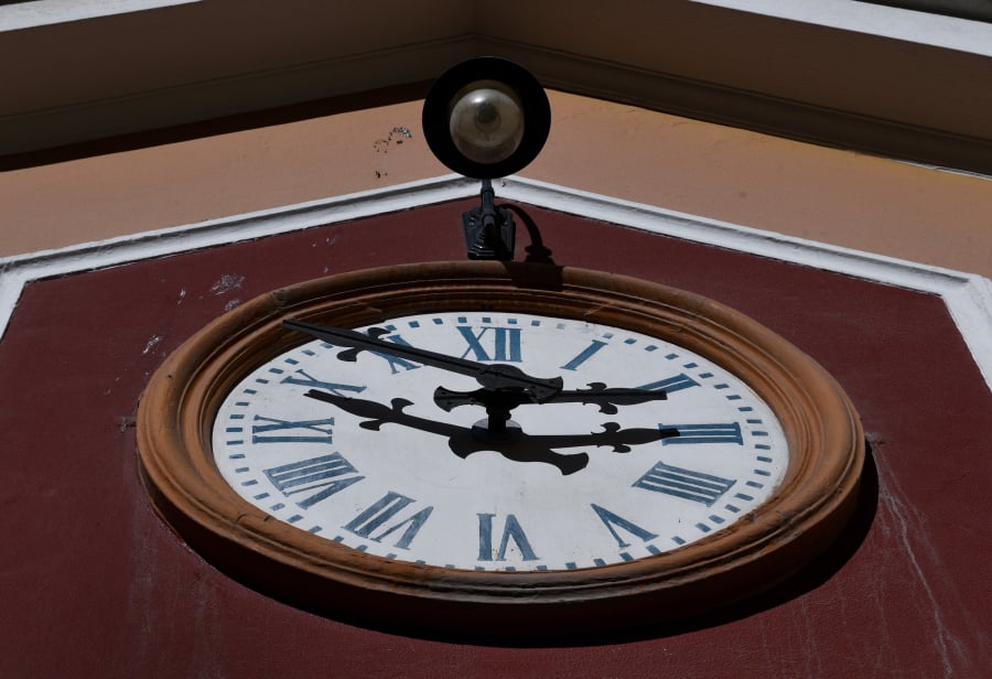 Αλλαγή ώρας 2024: Δεν αλλάζει στην Ελλάδα σήμερα - Πότε οι δείκτες του ρολογιού θα πάνε μια ώρα μπροστά
