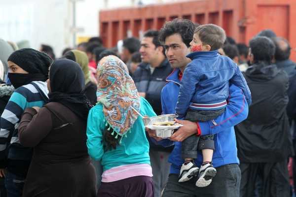 Συνολικά 148 πρόσφυγες έφτασαν στις Θερμοπύλες από τον Πειραιά