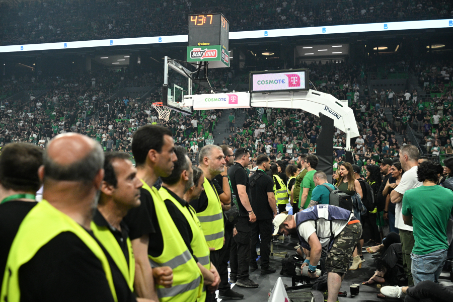 Ο Πάσχος Μανδραβέλης τρολάρει την κυβέρνηση για το μπάσκετ