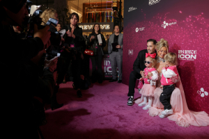 Η Πάρις Χίλτον έλαμψε στην πρεμιέρα του νέου της ντοκιμαντέρ στο Λος Άντζελες