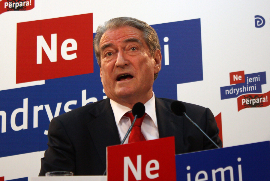 Σε κατ' οίκον κράτηση ο πρώην ηγέτης της Αλβανίας Σαλί Μπερίσα - Αντιμετωπίζει κατηγορίες για διαφθορά