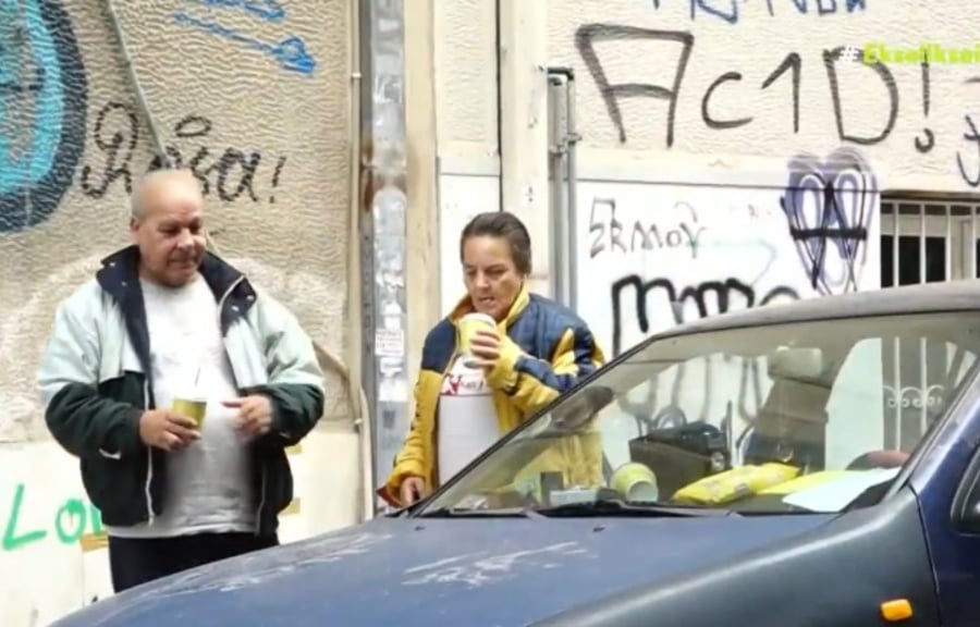 Κυψέλη: Βρήκαν σπίτι οι άστεγοι που έμεναν εδώ και 3 χρόνια στο αυτοκίνητό τους (βίντεο)