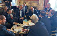 Το «πηγαδάκι» με Δένδια και το debate για τα μουστάκια