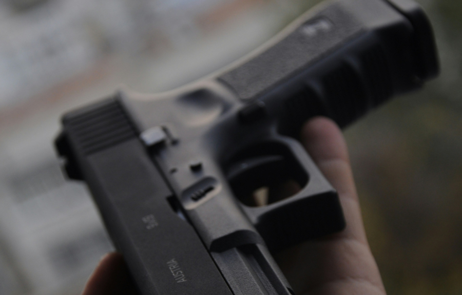 Περιστέρι: Διασκέδαζε σε νυχτερινό κέντρο με το όπλο γεμάτο μέσα σε τσάντα