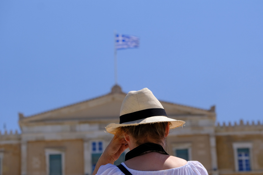 Καιρός: Έρχεται «κοκτέιλ» ζέστης και καταιγίδων - Πού θα δούμε 32αρια