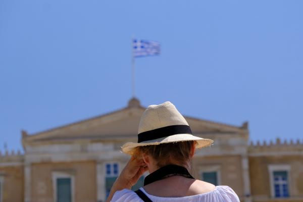 Καιρός: Έρχεται «κοκτέιλ» ζέστης και καταιγίδων - Πού θα δούμε 32αρια