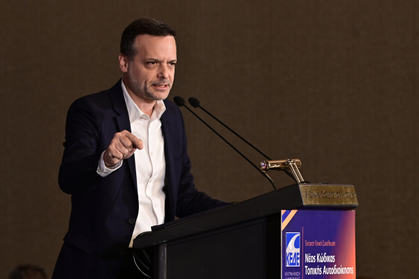 Δούκας κατά «γαλάζιων δημάρχων»