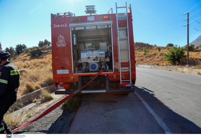 Έκλεισε η Εθνική Οδός Αθηνών - Κορίνθου λόγω πυρκαγιάς σε αυτοκίνητο