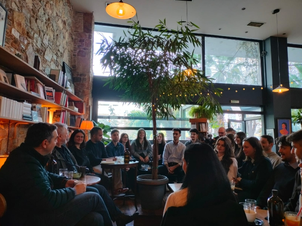 Αλ.Τσίπρας: Η κρίση εμπιστοσύνης στους θεσμούς απειλεί τη Δημοκρατία