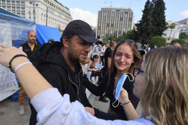 Απεργία ΓΣΕΕ-ΑΔΕΔΥ: Εργαζόμενοι στους δρόμους, μαθητές στο πλευρό του απεργού πείνας Πάνου Ρούτσι