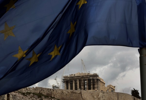 Les Echos: Άρχισε να διαφαίνεται η άκρη του τούνελ για την Ελλάδα.