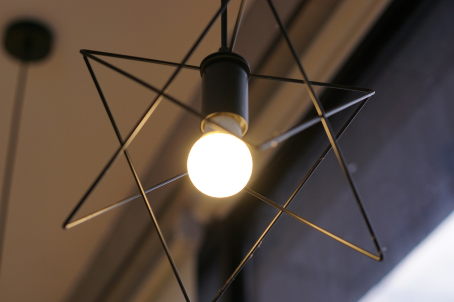 Γερμανία: Ανακαλούνται γνωστές λάμπες LED λόγω κινδύνου ηλεκτροπληξίας