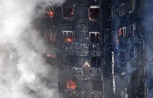 Λονδίνο: Αναθεωρείται προς τα πάνω ο αριθμός των 58 αγνοουμένων