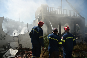 Φωτιά στο Κορωπί: Εικόνες καταστροφής, συγκλονιστικές μαρτυρίες - Μεγάλο μέτωπο στην Εύβοια