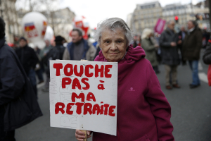 Η Γαλλία «κόβει» τη δωρεάν περίθαλψη στους συνταξιούχους εκτός ΕΕ